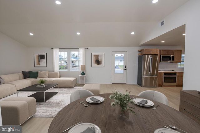 30 MISTLETOE LN, Levittown, PA 19054