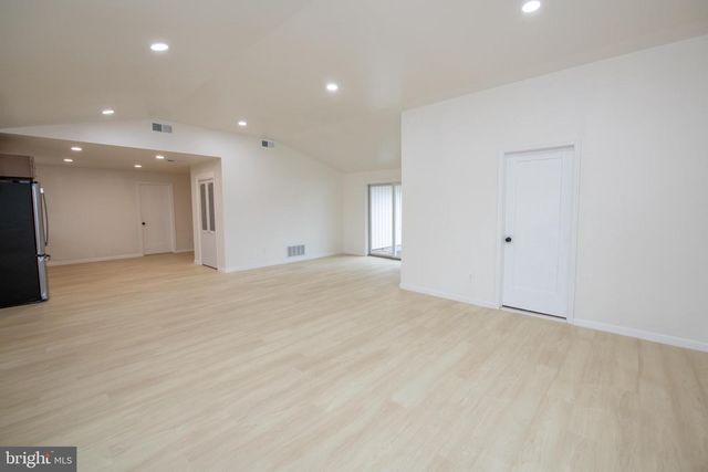 30 MISTLETOE LN, Levittown, PA 19054