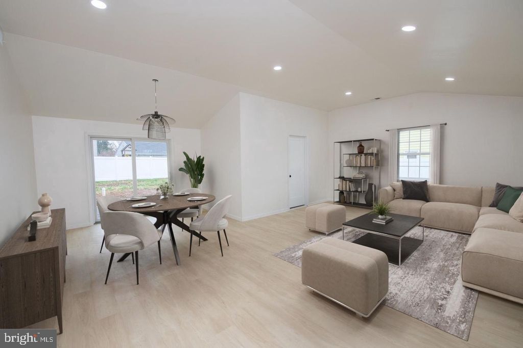 30 MISTLETOE LN, Levittown, PA 19054