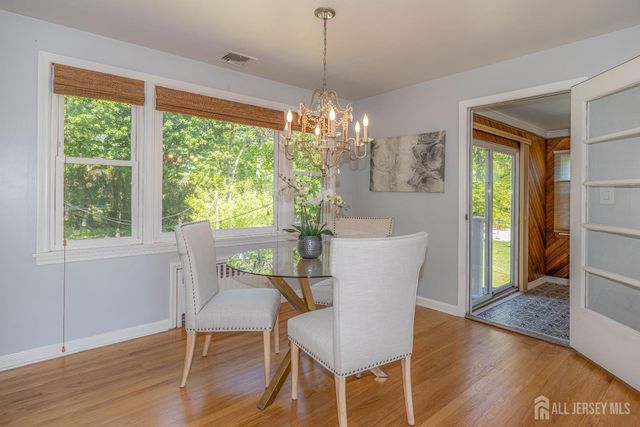 14 Meadowbrook Lane, Piscataway, NJ 08854