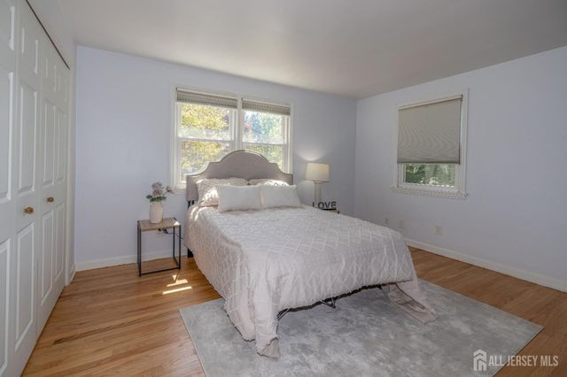 14 Meadowbrook Lane, Piscataway, NJ 08854
