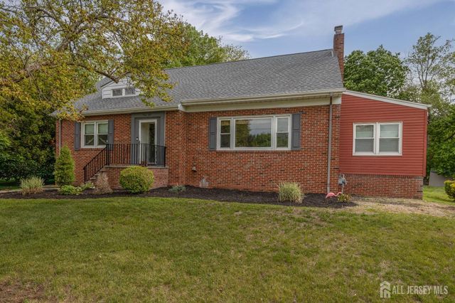 14 Meadowbrook Lane, Piscataway, NJ 08854