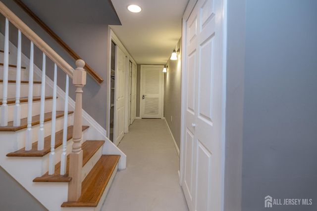 14 Meadowbrook Lane, Piscataway, NJ 08854