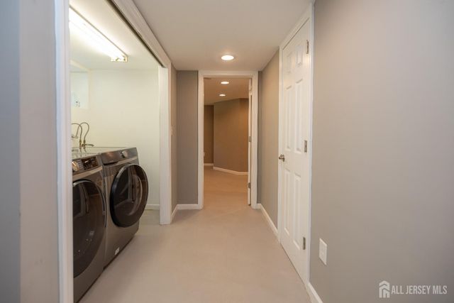 14 Meadowbrook Lane, Piscataway, NJ 08854