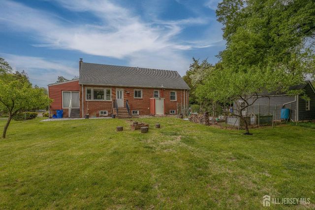 14 Meadowbrook Lane, Piscataway, NJ 08854