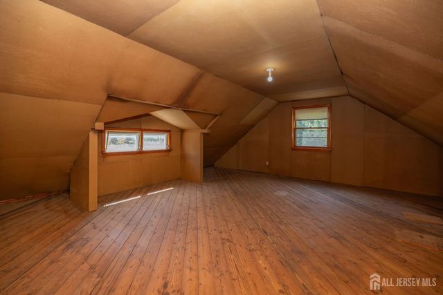 14 Meadowbrook Lane, Piscataway, NJ 08854