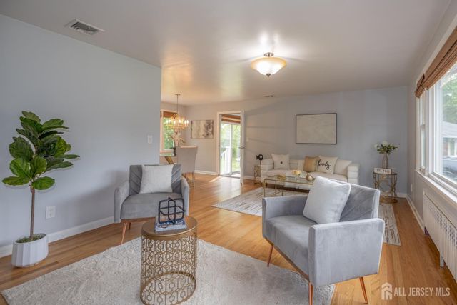 14 Meadowbrook Lane, Piscataway, NJ 08854