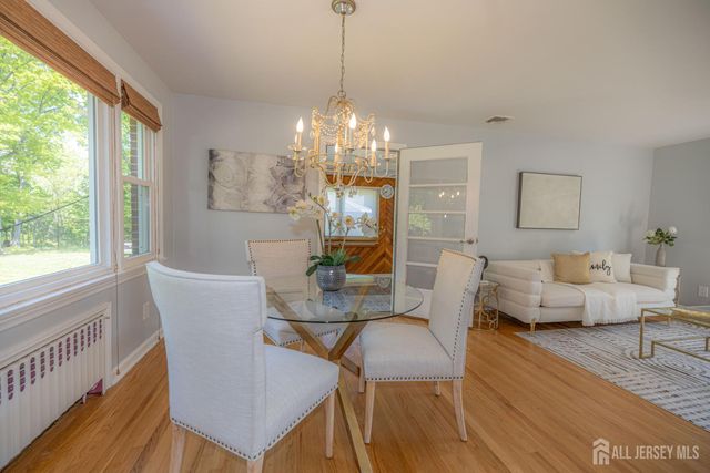 14 Meadowbrook Lane, Piscataway, NJ 08854