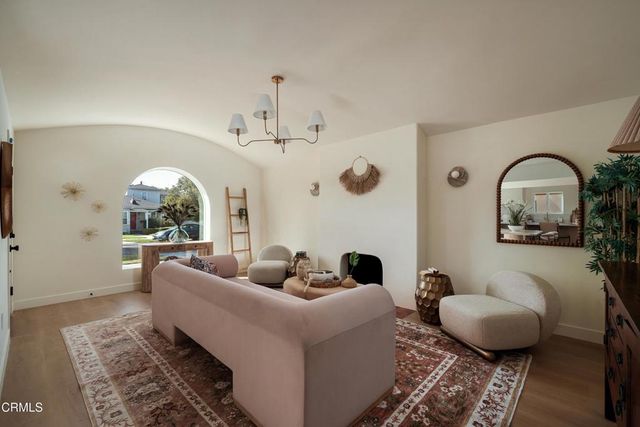 3044 Hillcrest Drive, Los Angeles, CA 90016