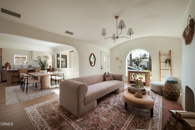 3044 Hillcrest Drive, Los Angeles, CA 90016