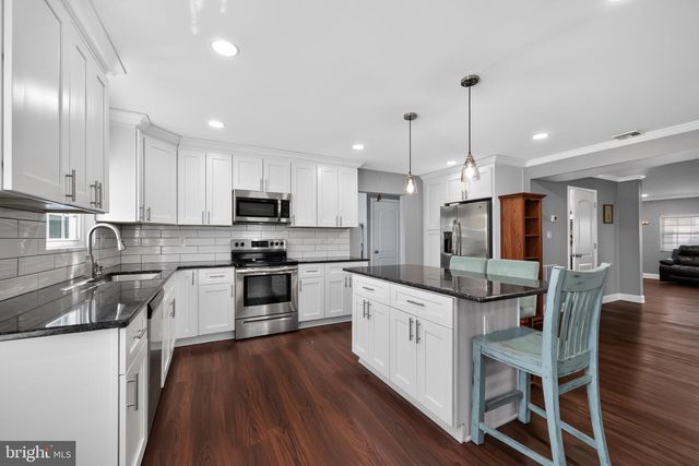 60 PINE NEEDLE RD, Levittown, PA 19056