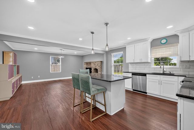 60 PINE NEEDLE RD, Levittown, PA 19056