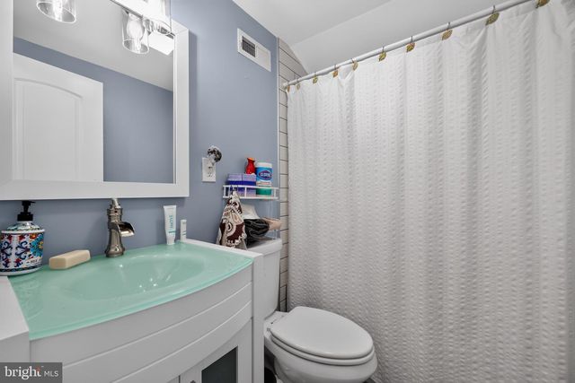 60 PINE NEEDLE RD, Levittown, PA 19056