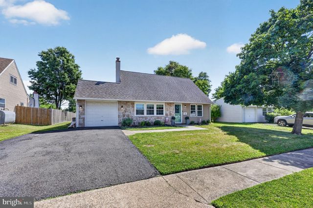 60 PINE NEEDLE RD, Levittown, PA 19056