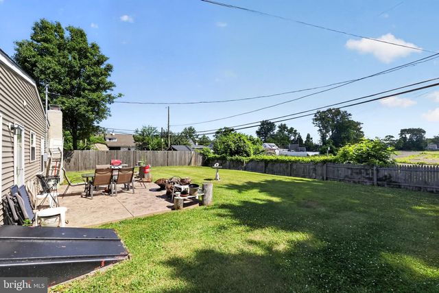 60 PINE NEEDLE RD, Levittown, PA 19056
