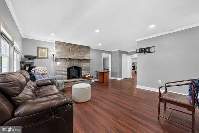 60 PINE NEEDLE RD, Levittown, PA 19056