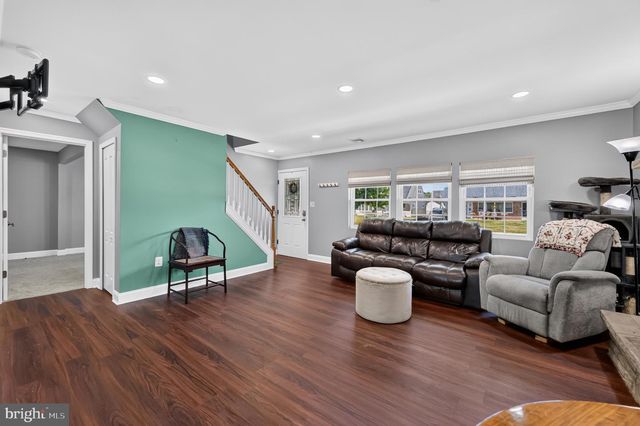 60 PINE NEEDLE RD, Levittown, PA 19056