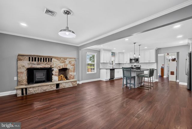 60 PINE NEEDLE RD, Levittown, PA 19056