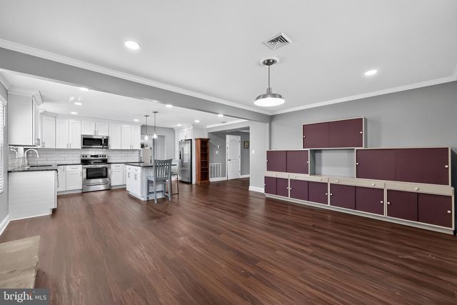 60 PINE NEEDLE RD, Levittown, PA 19056