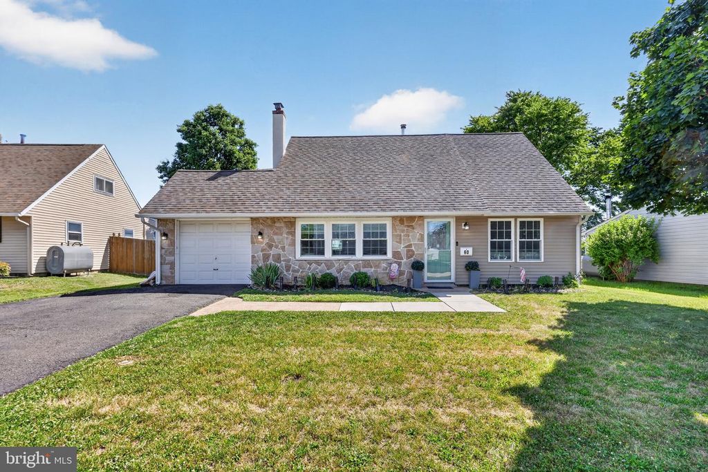 60 PINE NEEDLE RD, Levittown, PA 19056