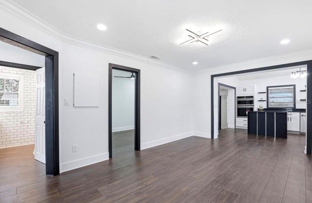 2132 W BIRD STREET, Tampa, FL 33604