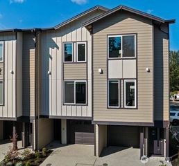 16830 20th Avenue W #D8, Lynnwood, WA 98037