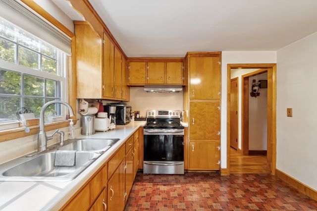54 River St, Billerica, MA 01821