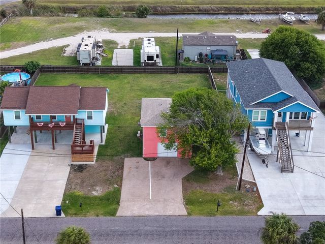 108 Port Ave, Rockport, TX 78382