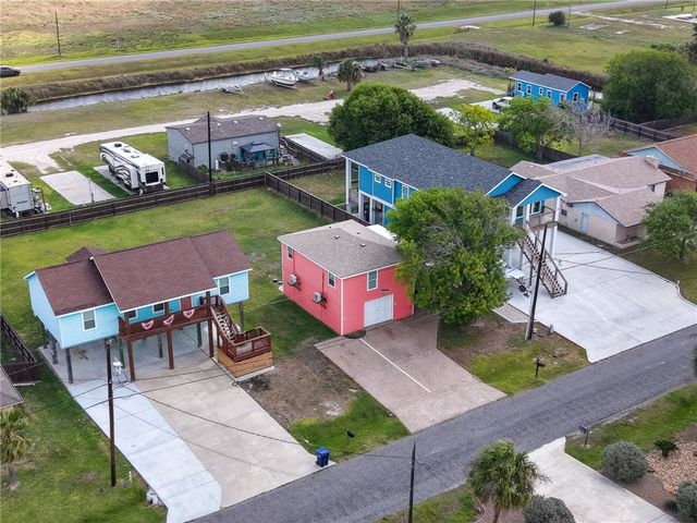 108 Port Ave, Rockport, TX 78382