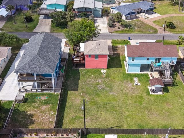 108 Port Ave, Rockport, TX 78382