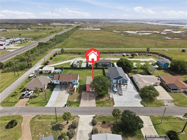 108 Port Ave, Rockport, TX 78382