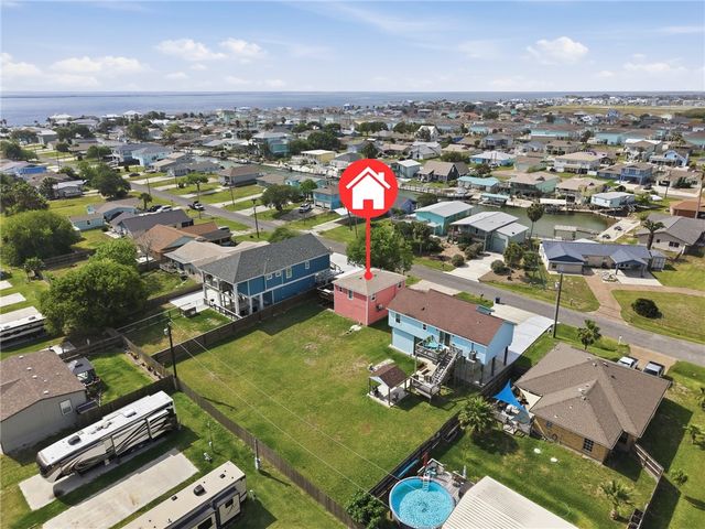 108 Port Ave, Rockport, TX 78382