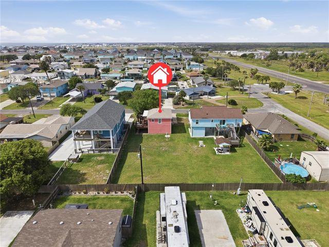 108 Port Ave, Rockport, TX 78382
