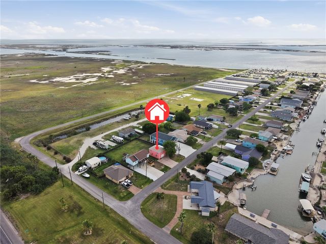 108 Port Ave, Rockport, TX 78382