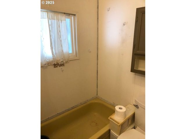 1475 GREEN ACRES Rd 66, Eugene, OR 97408