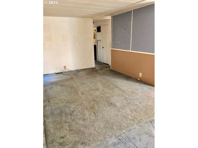1475 GREEN ACRES Rd 66, Eugene, OR 97408