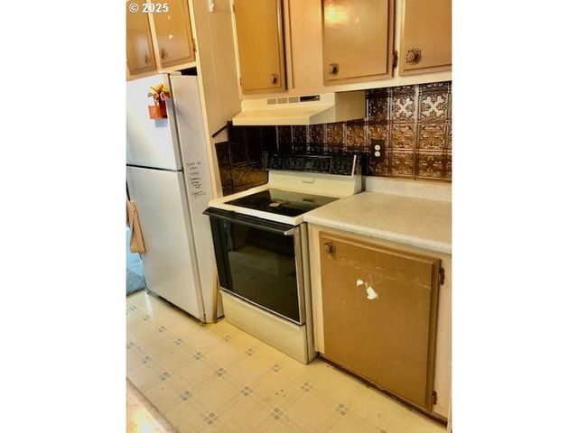 1475 GREEN ACRES Rd 66, Eugene, OR 97408