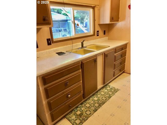 1475 GREEN ACRES Rd 66, Eugene, OR 97408