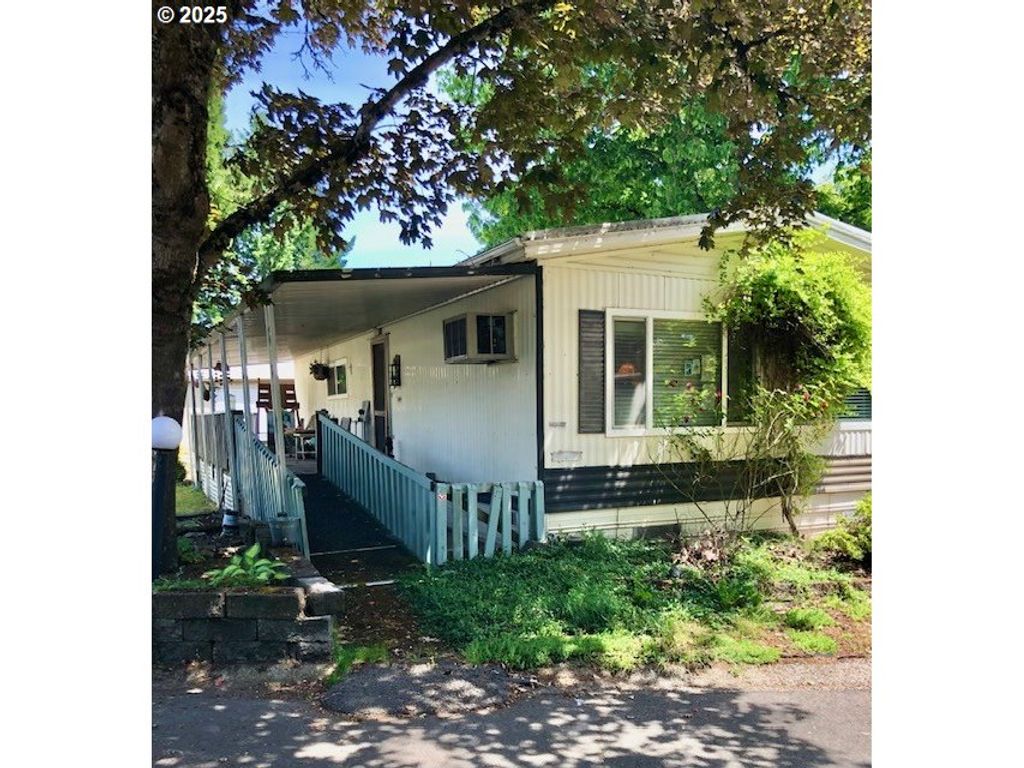 1475 GREEN ACRES Rd 66, Eugene, OR 97408