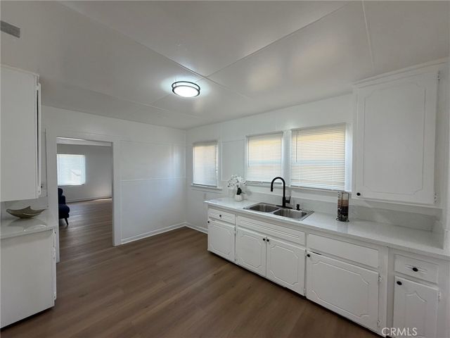 5142 S 4th Avenue, Los Angeles, CA 90043