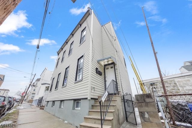 88 Devon St, Kearny Town, NJ 07032