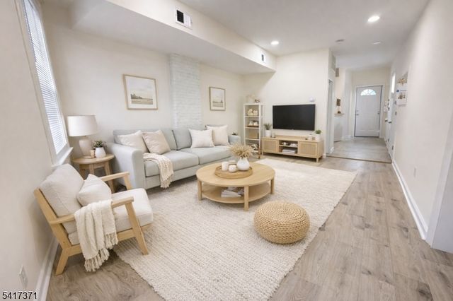 88 Devon St, Kearny Town, NJ 07032