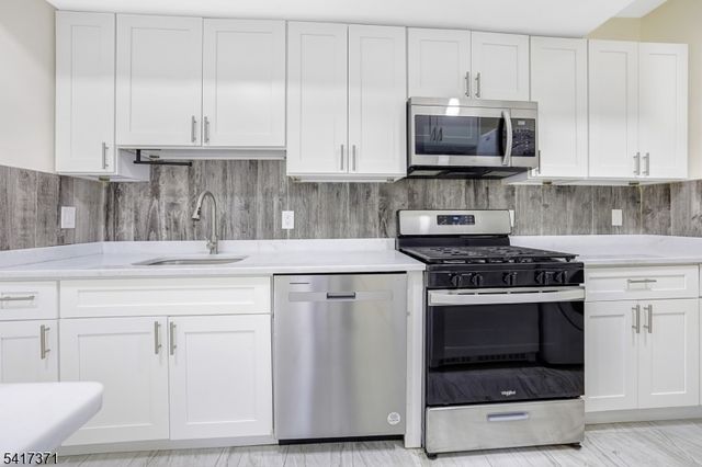 88 Devon St, Kearny Town, NJ 07032