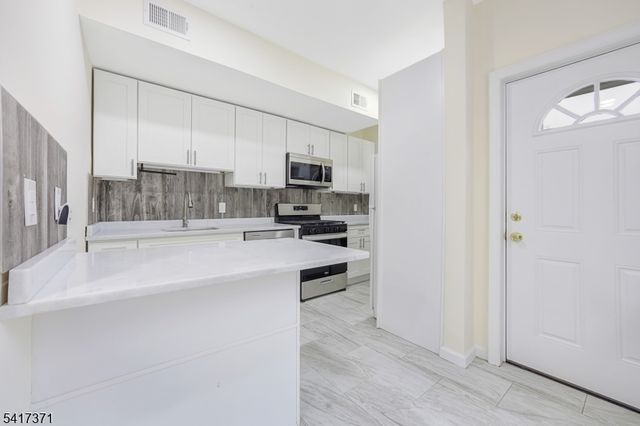 88 Devon St, Kearny Town, NJ 07032