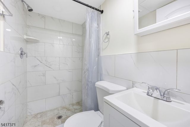 88 Devon St, Kearny Town, NJ 07032