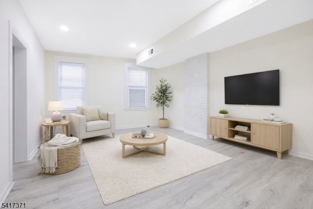 88 Devon St, Kearny Town, NJ 07032