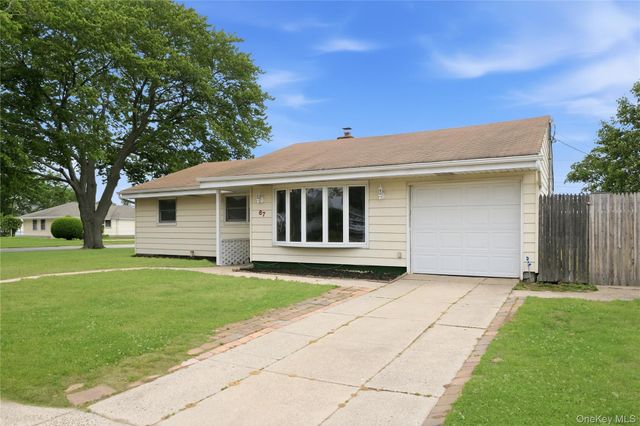 67 E End Avenue, Hicksville, NY 11801