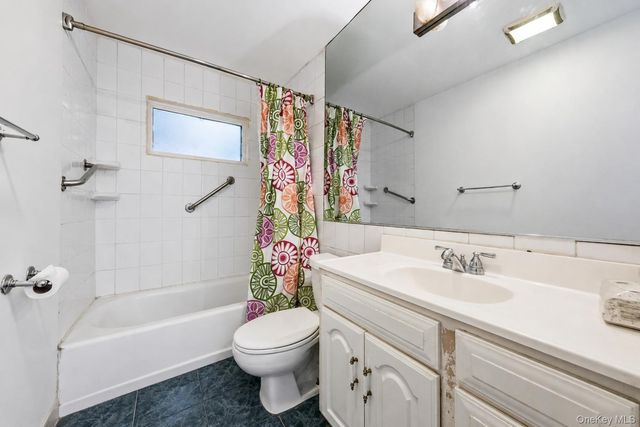 67 E End Avenue, Hicksville, NY 11801