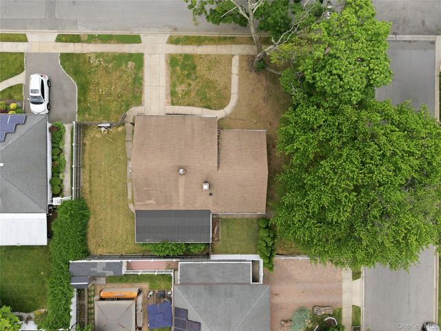 67 E End Avenue, Hicksville, NY 11801