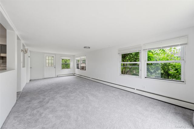 67 E End Avenue, Hicksville, NY 11801